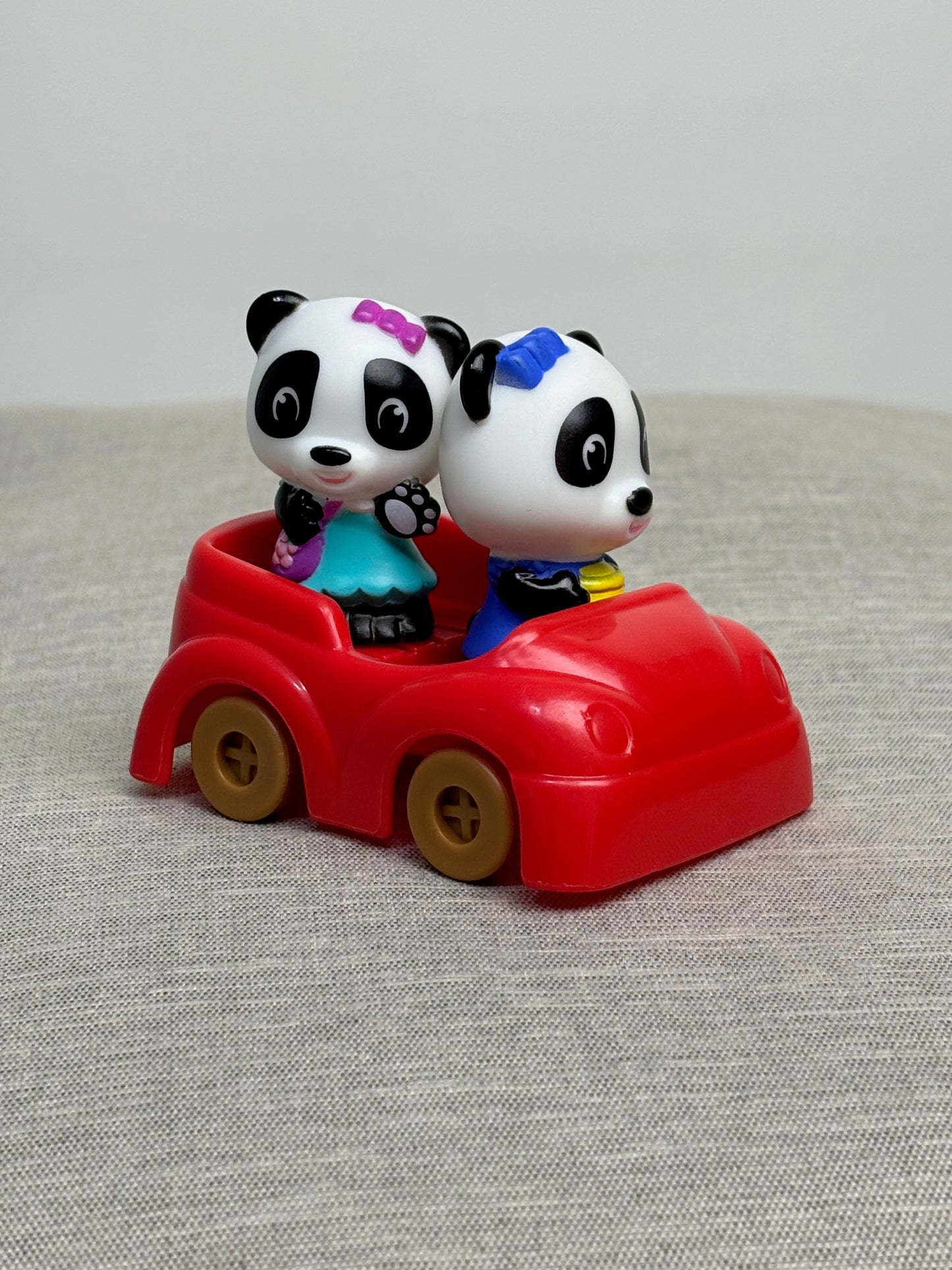 Juguete de Carro con Pandas